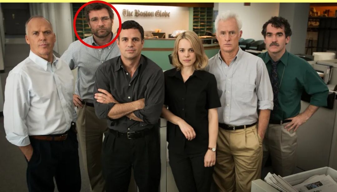 El elenco de 'Spotlight', y Liev Schreiber (círculo), el actor que hizo de Martin Baron en esa película.