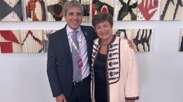 Luis Caputo con Kristalina Georgieva en la reunión de ministros del G20