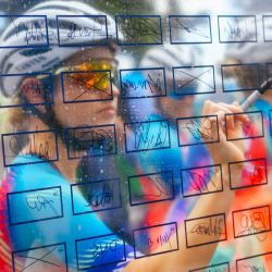 El ciclista se registra antes del inicio del evento ciclista Women's Elite Cadel Evans Great Ocean Road Race 2024 en Geelong. | Foto:CHRIS PUTNAM / AFP