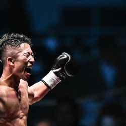 El japonés Takuma Inoue celebra su victoria contra el filipino Jerwin Ancajas durante su combate de boxeo por el campeonato de peso gallo de la AMB en Ryogoku Kokugikan en Tokio. | Foto:Philip Fong / AFP