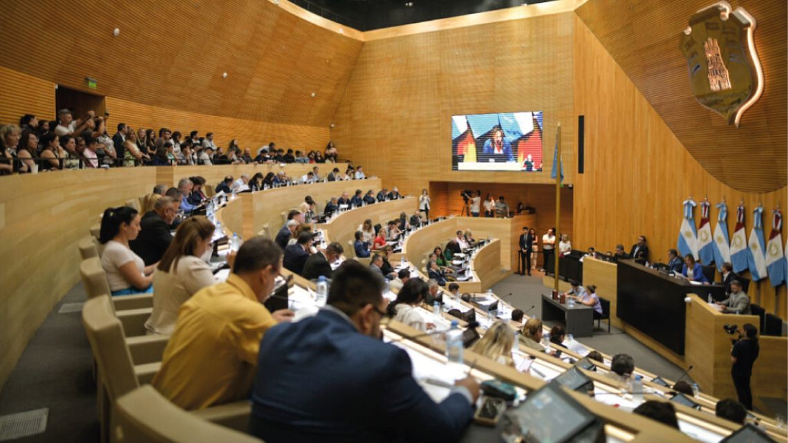 Legislatura de Córdoba: la quita de fondos docentes de Milei (Fonid) y ...