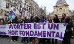 Francia se convierte en el primer país en el mundo en inscribir el aborto en la Constitución