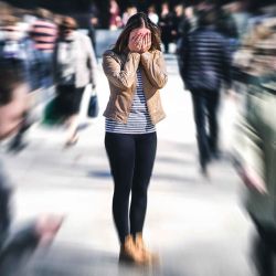 Desesperanza, ansiedad, baja autoestima, soledad, bullying. Las redes sociales pueden contribuir a acentuar estos aspectos. | Foto:Shutterstock.