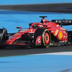 El piloto monegasco de Ferrari, Charles Leclerc, conduce durante la tercera sesión de entrenamientos libres del Gran Premio de Fórmula Uno de Arabia Saudita. Foto de Giuseppe CACACE / AFP | Foto:AFP
