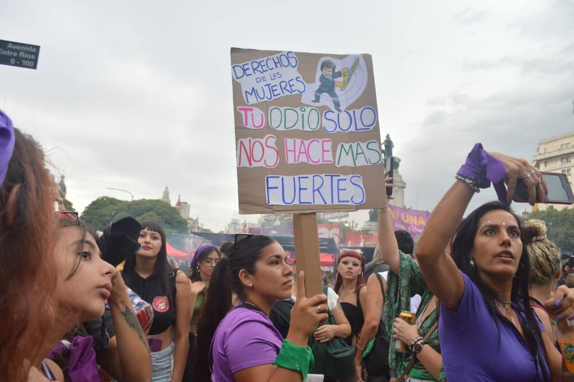 Paro Feminista Internacional Cómo Fue La Marcha Del 8m En Argentina Marie Claire 0880