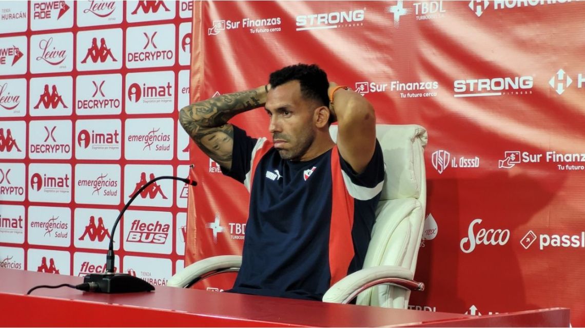 Independiente coach Carlos Tevez.