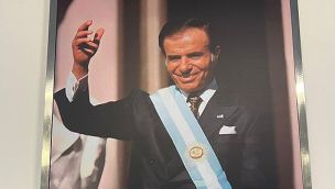 El cuadro de Carlos Menem en el 'Salón de los Próceres' inaugurado por el Gobierno en Casa Rosada.
