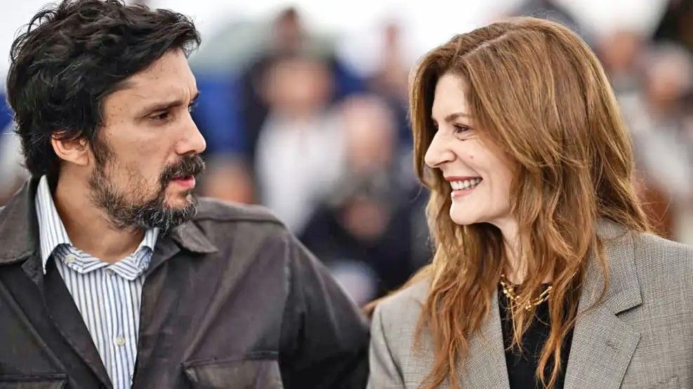 Lisandro Alonso con Chiara Mastroianni, una de las protagonistas de la película que estrenó en Cannes 2023.