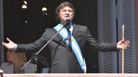 Javier Milei, en el balcón de Casa Rosada el día de su asunción.