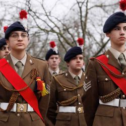 Los cadetes se alinean mientras asisten a una ceremonia conmemorativa y a la colocación de coronas en las puertas conmemorativas de la Commonwealth, en Londres. Foto de Dan Kitwood / AFP | Foto:AFP