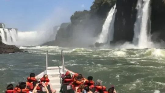 Tras la crecida del Iguazú, vuelven a habilitar los paseos náuticos en las Cataratas