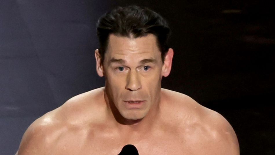 Oscar 2024 John Cena apareció completamente desnudo sobre el escenario