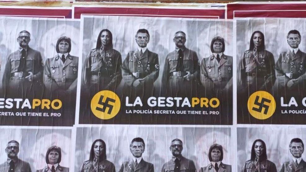 Carteles con simbología Nazi de dirigentes del Pro