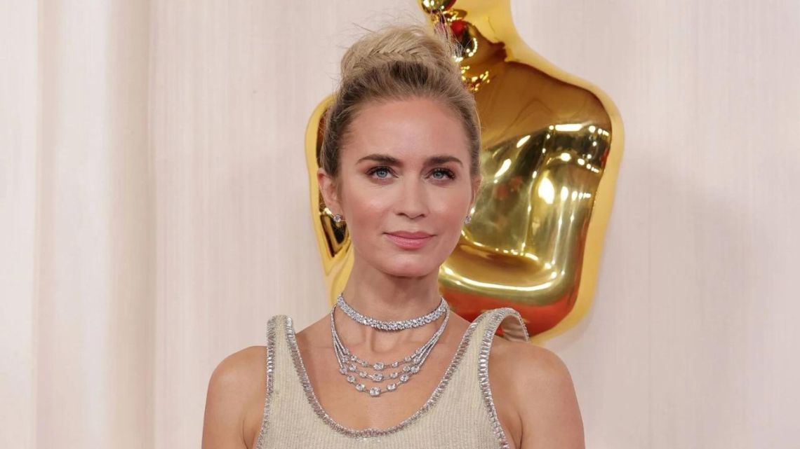 Emily Blunt en el Oscar 2025 lució un vestido que desafió la gravedad