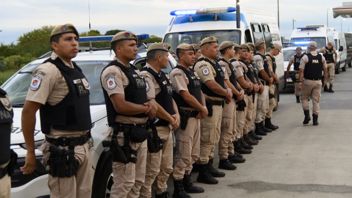 Members of federal security forces arrive at Rosario to help with the fight against drug-trafficking and drug violence.