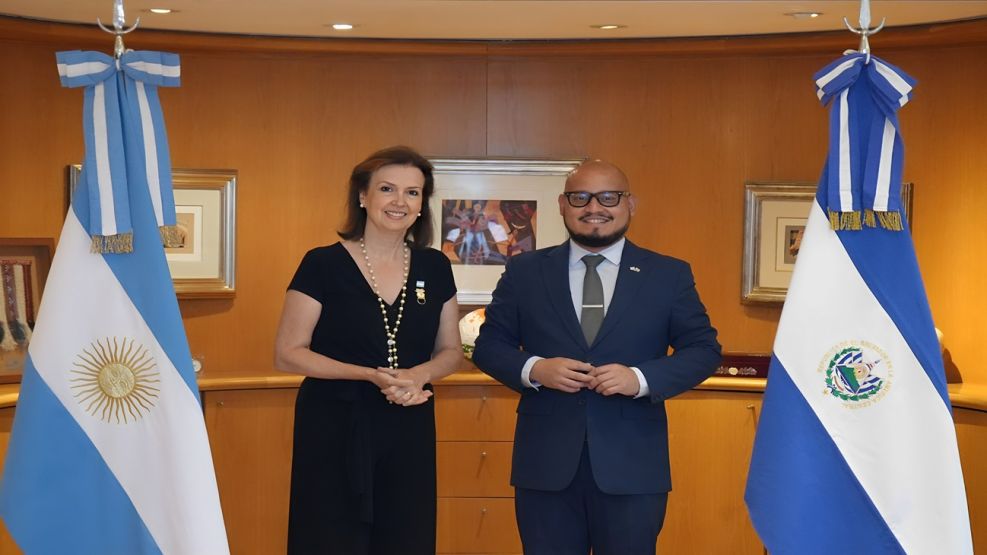 Diana Mondino se reunió con el Canciller de El Salvador, Eduardo José Cardoza Mata
