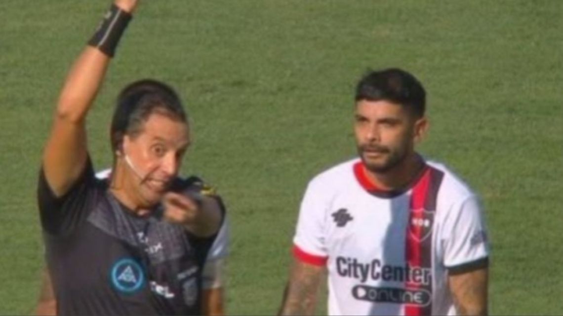 Ever Banega Le Pidió Disculpas A Fernando Rapallini Tras Su Expulsión