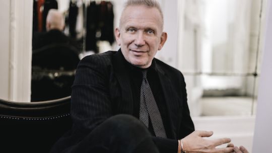Jean Paul Gaultier: "Amo hojear los diarios y las revistas, no así ver las publicaciones digitales"