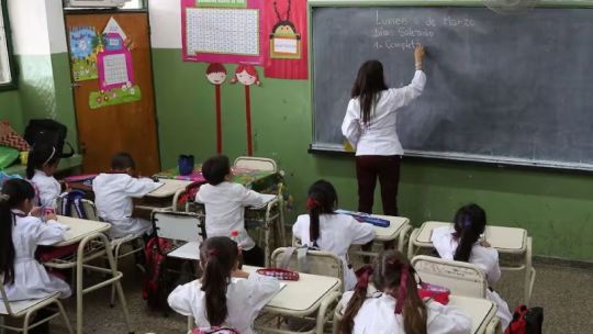 Salario docente en Córdoba: la nueva propuesta de aumento de Llaryora incluye una compensación por el Fonid