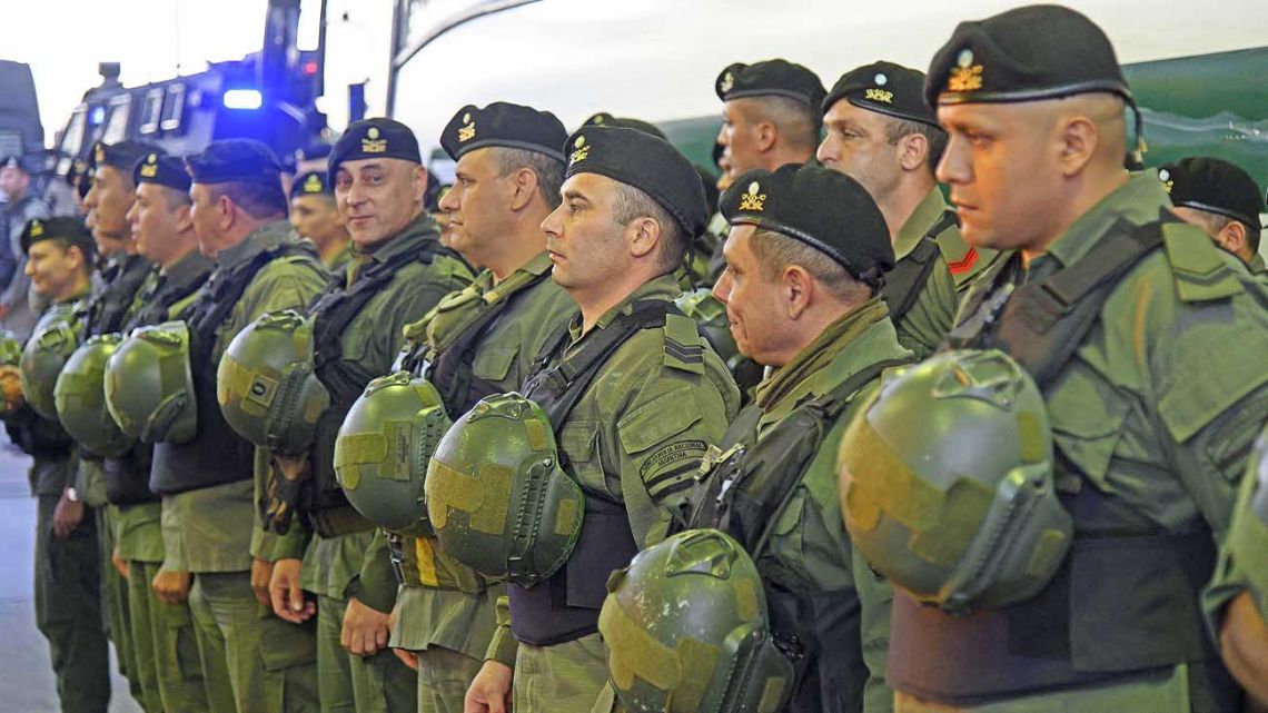 Federal security forces arrive in Rosario.