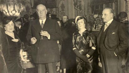 La muestra “Las damas primeras”del Museo de la Casa Rosada recorre un siglo en la vida de las cónyuges presidenciales. El testimonio de Daniel Balmaceda.