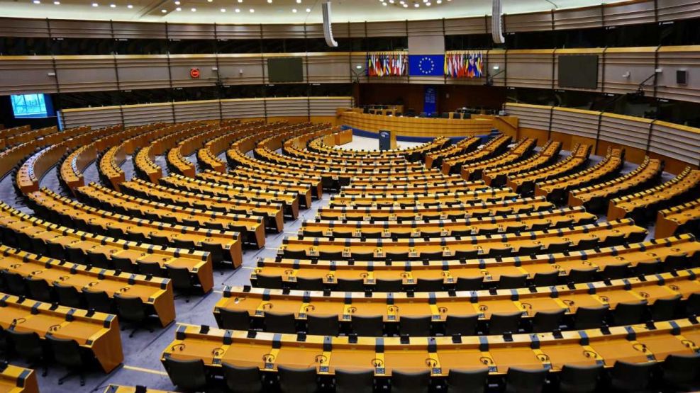 El Parlamento Europeo aprobó por amplia mayoría una ambiciosa regulación sobre el uso de la inteligencia artificial en la Unión Europea. 
