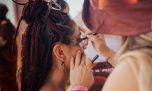 Colores vibrantes y estilo gráfico: los looks de maquillaje que rockearon en Lollapalooza