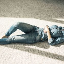 Acostarse en el piso | Foto:CEDOC