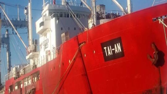 "Una ilegalidad de grandes proporciones": denuncian pesca ilegal de toneladas de merluza negra por parte de un buque chino