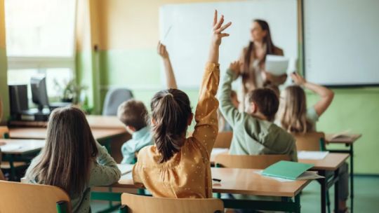 Vouchers educativos en Córdoba: la medida de Milei alcanzaría al 30% de los alumnos que concurren a escuelas privadas
