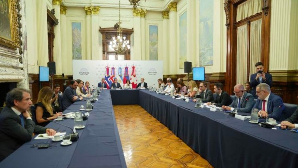 Parliamentary representatives from European Free Trade Association (Iceland, Liechtenstein, Norway, Switzerland) stop at Congress in Buenos Aires for talks with Argentine officials.