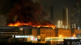 Crocus City Hall en llamas tras el tiroteo en Krasnogorsk, en las afueras de Moscú