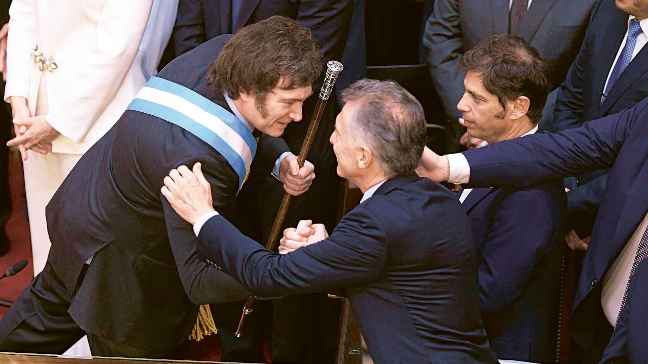 Javier Milei saludo a Mauricio Macri el día de su asunción. | Foto:Cedoc.