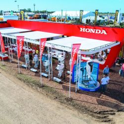 En el stand de Honda Motor de Argentina en ExpoAgro se presentó el nuevo motor fuera de borda de 350 HP y también cuatriciclos, vehículos y diversos productos de fuerza.