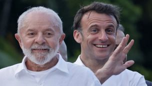 20240326 El presidente brasileño, Luiz Inácio Lula Da Silva, y el presidente francés, Emmanuel Macron, navegan en barco hacia la isla Combu, frente a Belem, estado de Pará, Brasil