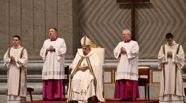 El Papa Francisco durante la misa del Jueves Santo en la Basílica de San Pedro en el Vaticano