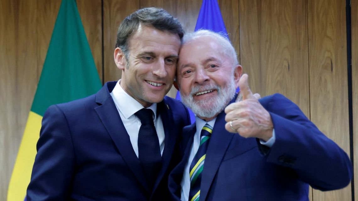 Brazil's President Luiz Inácio Lula da Silva and France's President Emmanuel Macron pose for a picture during a bilateral agreement signing ceremony at the Planalto Palace in Brasília on March 28, 2024. 