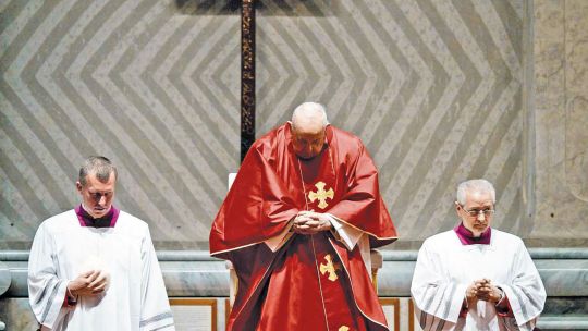 El Papa faltó al viacrucis pero habló de los odiadores de las redes sociales