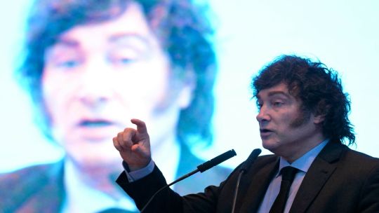 20240330 Javier Milei dando un discurso durante el Foro Económico Internacional de las Américas (IEFA)