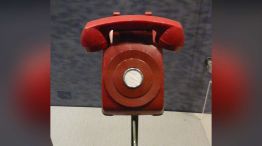 Teléfono rojo 20240405