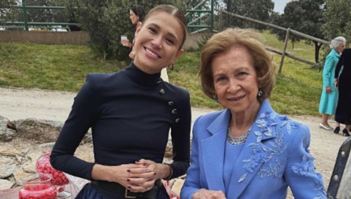 El espectacular look de Carla Pereyra para su salida con la reina Sofía