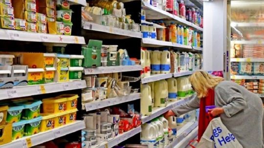 Menos consumo: las ventas en supermercados cayeron 12,7% en el primer bimestre