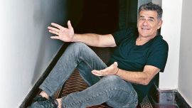 Cuenta que nunca tuvo representante y él mismo arregla sus trabajos y condiciones.