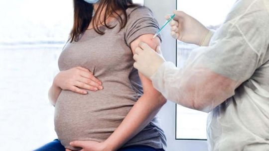 Recomiendan a las embarazadas darse la nueva vacuna contra el virus que causa la bronquiolitis