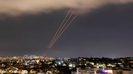 Misiles iraníes interceptados por el ‘escudo de hierro’ israelí en Ashkelon. 