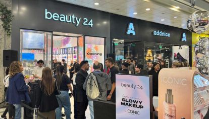 Beauty24 abrió sus puertas al público este miércoles 10 de abril con una noche llena de lujo y las mejores fragancias. Durante la jornada, los amantes del mundo beauty pudieron disfrutar de un stand de maquillaje y acceder a descuentos imperdibles.