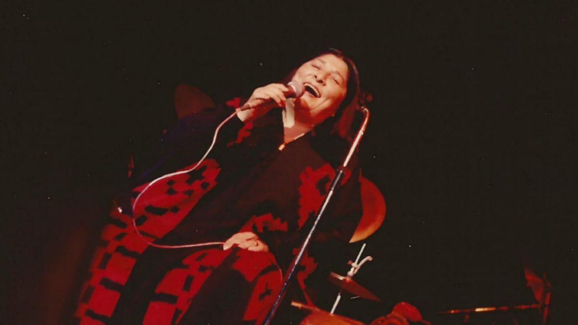 Cómo se gestó el regreso del exilio de Mercedes Sosa en 1982 | Perfil