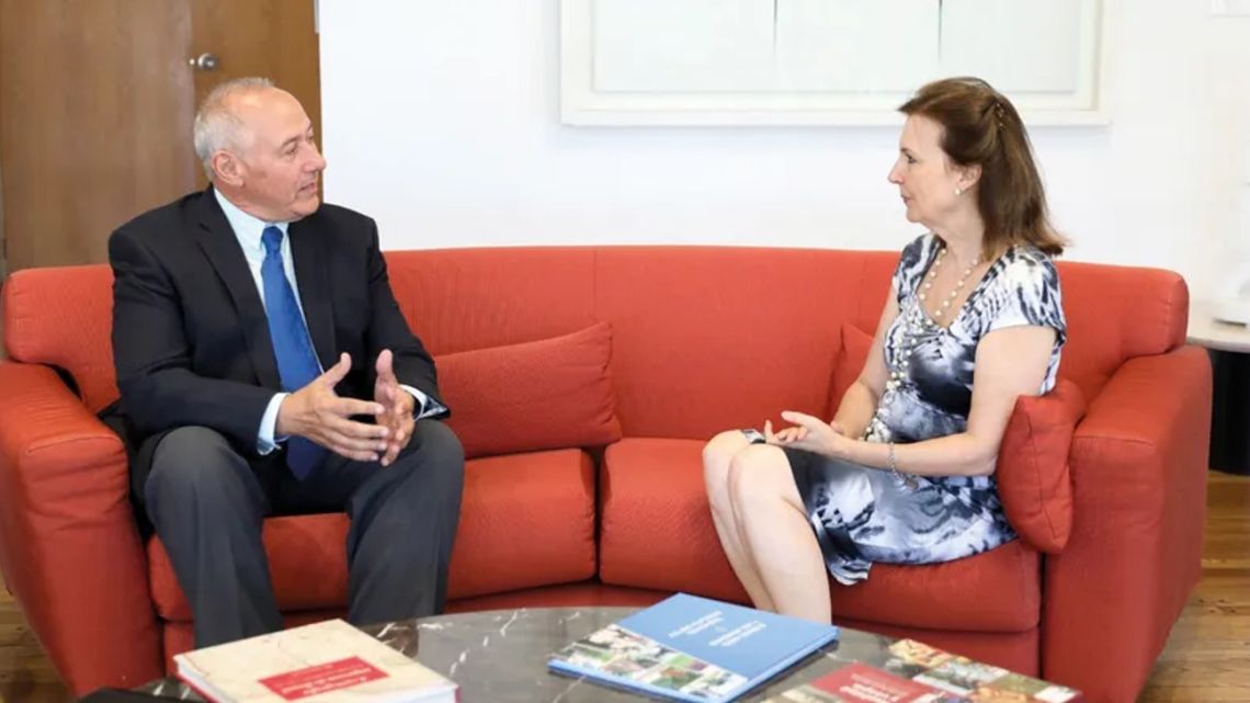 Luis Barcos, the Argentine candidate to be the next director-general of the World Organisation for Animal Health, meets Foreign Minister Diana Mondino.