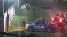 20240420 Policías fueron filmados mientras robaban mercadería de un camión volcado en Reconquista