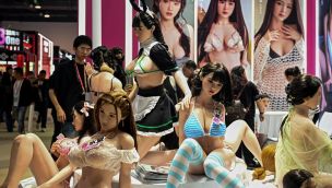 Feria de juguetes sexuales en China, con cada vez más inteligencia artificial.